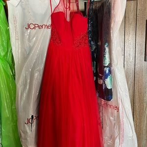 Great Selection Of Formal Dresses for Any Formal Occasions!